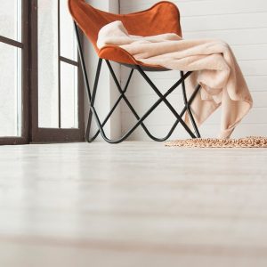 Piso limpio y brillante por el mantenedor de pisos flotante de Edeter